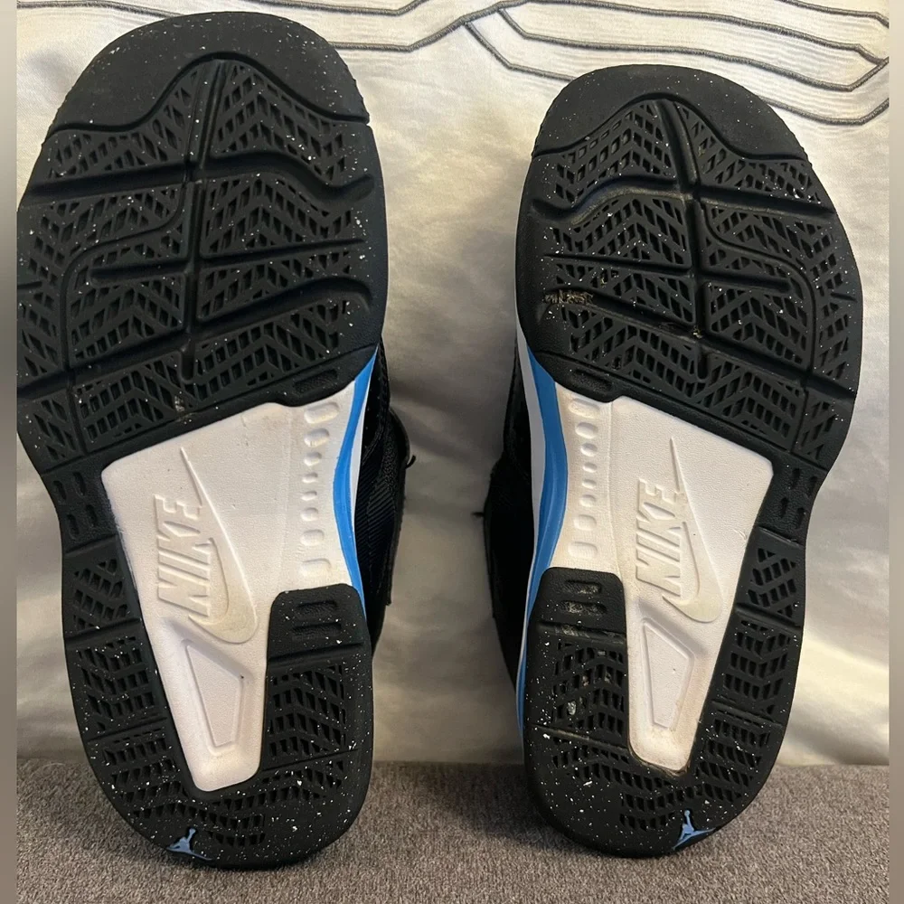 Nike kids Jordan Stay Loyal 3 flight sneaker/ Velcro closure/excellent condition - Picture 5 of 5